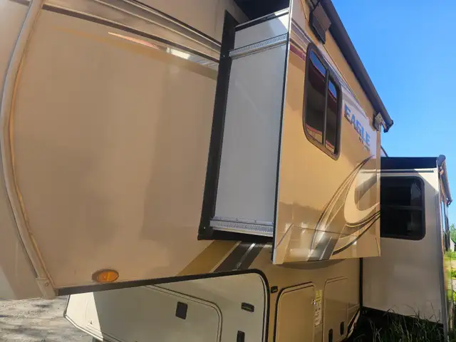 à vendre Fifth Wheel Jayco 2020 35 pieds in Travel Trailers & Campers in Lévis - Image 9