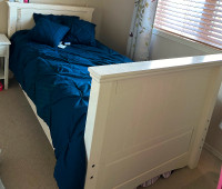 Solid wood twin bed frame