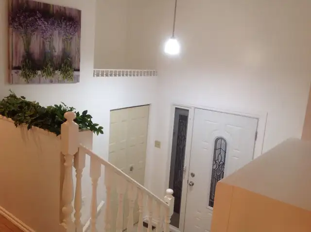 Furnished room for female student, near university, April 1st