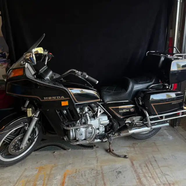 1982 Honda Goldwing Interstate GL1100 in Touring in Lethbridge - Image 2