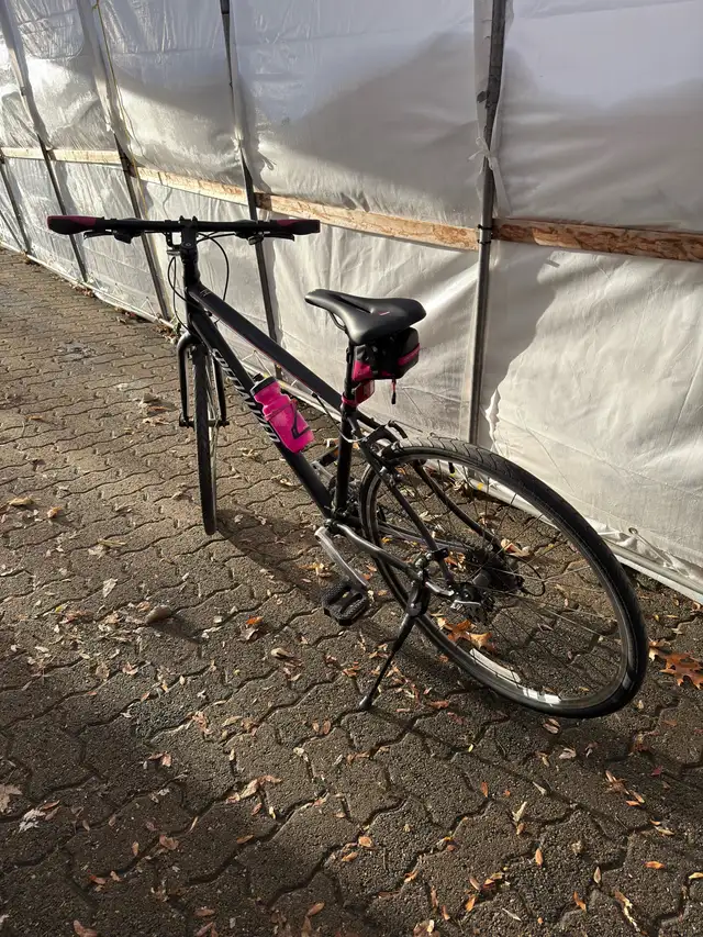 vélo  de route Specialized in Cruiser, Commuter & Hybrid in Laval / North Shore - Image 2