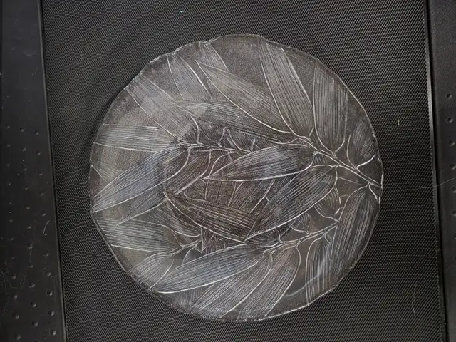 Vintage  Mikasa Crystal 14" Palm Beach Buffet Platter in Kitchen & Dining Wares in City of Toronto - Image 2