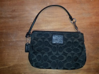COACH WRISTLET IN BLACK CANVAS, USED.
