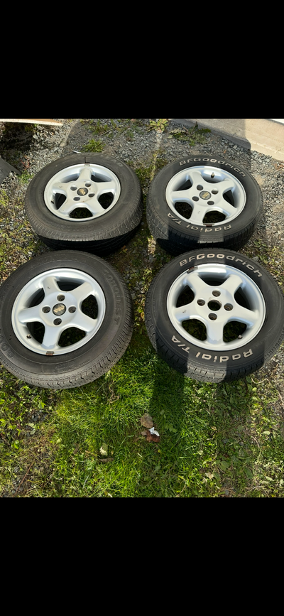 5 spoke aluminum, should be universal. I’m not a tire , rim expert. Depending on size of centre cap....