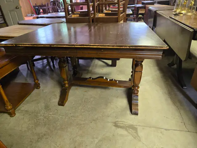 full pedestal dining room table in Dining Tables & Sets in Hamilton - Image 4