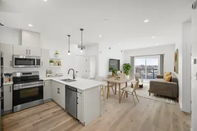 1800 Leila - The Hawthorne 3 Bed 2 Bath In The Garden City Area! With Fitness Centre! On Site Featur...