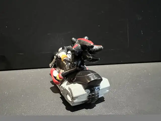 Sonic Gacha Shadow Pull Back Race Car Tomy 2011 Motorcycle toy in Arts & Collectibles in Ottawa - Image 5