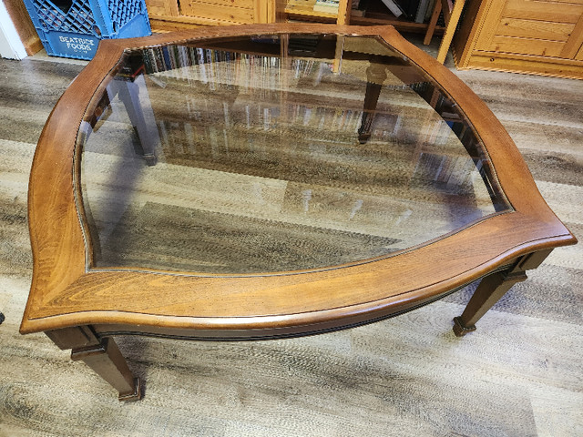 Walnut Coffee Table in Coffee Tables in St. Catharines - Image 4