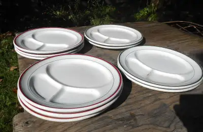 Rare lot de 10 grandes assiettes compartimentées pour condiments de resto et hôtellerie d'époque Mad...