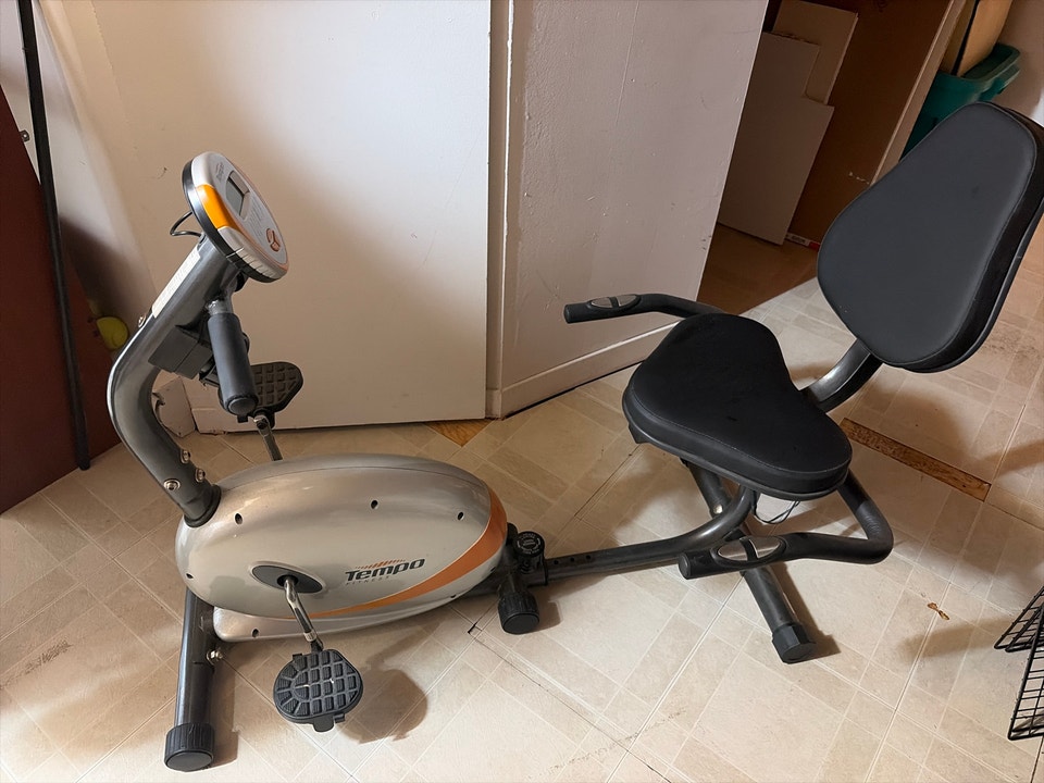 Vélo stationnaire Tempo avec écran LCD | Exercise Equipment | Longueuil ...