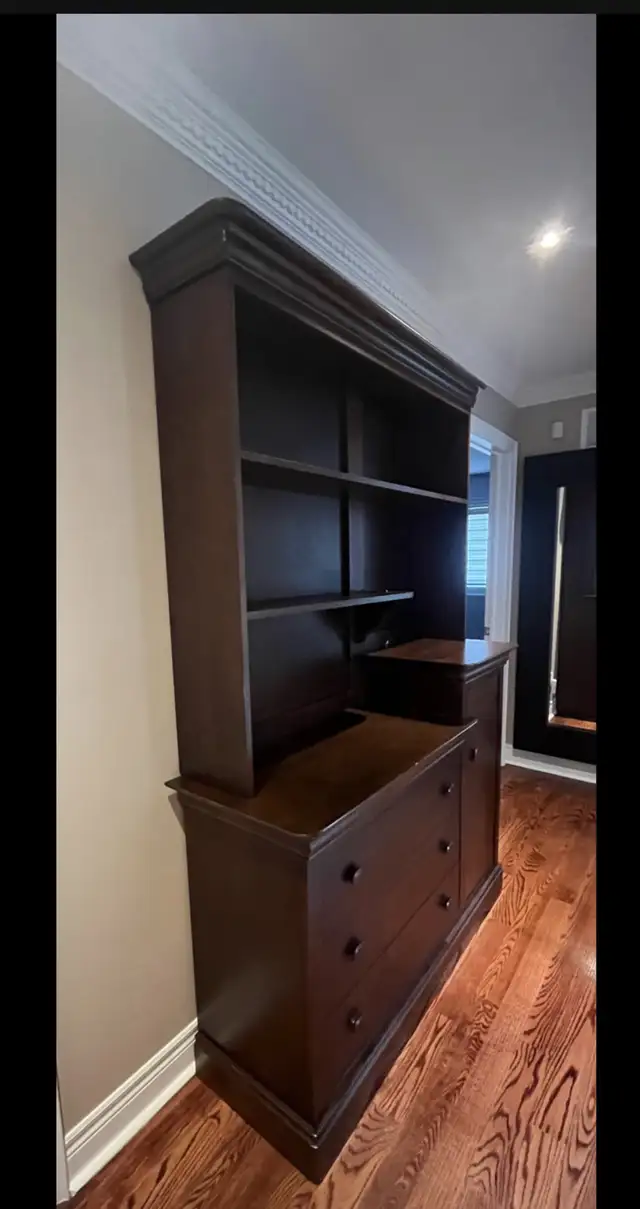 Dresser Hutch combo / Diaper changing station in Dressers & Wardrobes in City of Toronto - Image 4