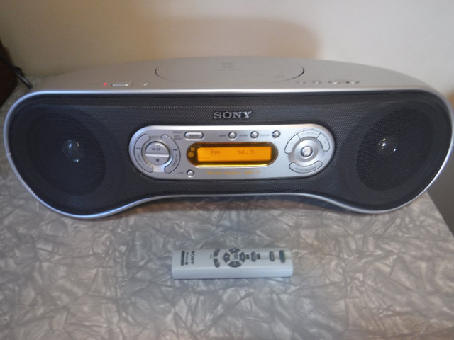 Sony CD Radio ZS-SN10 in Stereo Systems & Home Theatre in Hamilton