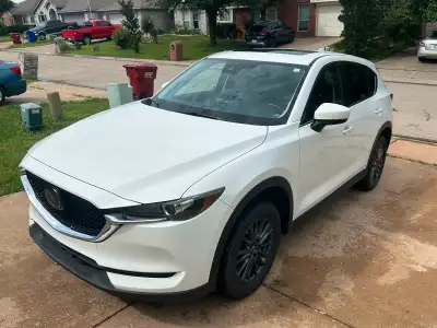 2020 Mazda CX5 GS in beautiful condition. This model is equipped with the comfort package meaning it...