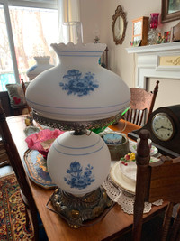 Vintage mid century Quoizel/hurricane lamps