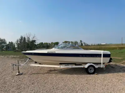 19.5ft. Open front Bayliner. Inboard, 4 cyl. Motor, 3 Ltr. Good cruiser&family boat, good on fuel.