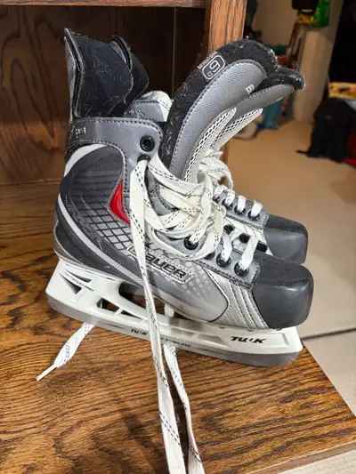  Bauer hockey skates Size 6 D Vapor , View more
