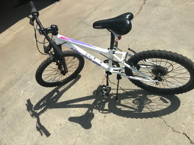 Small Bike (rarely used) in Kids in Edmonton - Image 4