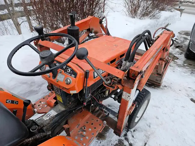 Tracteur diesel Kubota B4200D avec pelle 4WD in Other in Québec City - Image 7