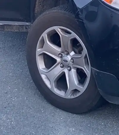 4 x 245/60R18 tires. Decent shape, maybe a season left in them. 4 OEM alloy Ford wheels Bolt pattern...