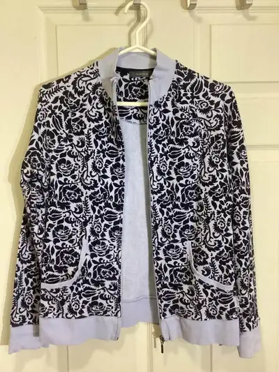 New LIZ CLAIBORNE sweater-jacket, Medium size new, no tag. West Brantford