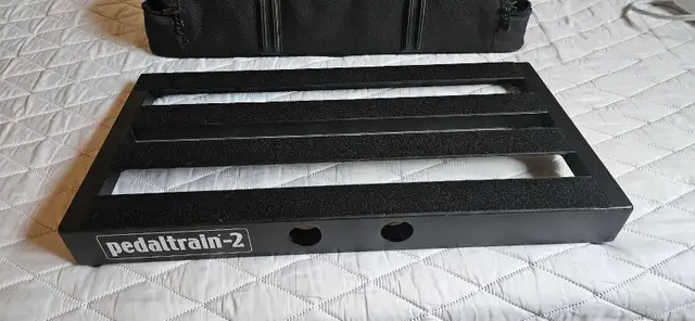 Pedalboard and its original case in Amps & Pedals in City of Toronto - Image 3