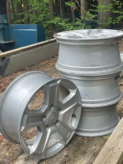 Like new. 17 inch Jeep rims with tire pressure sensors. Take all 4 for $100