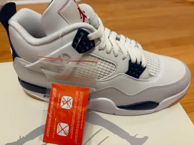 100% Authentic Jordan 4 SB Navy size 10.5 in Men's Shoes in Markham / York Region - Image 4