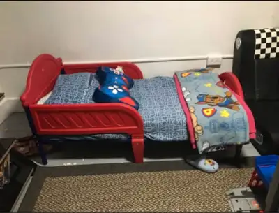 Great bed for ages 2-5 around depending on child's size ... My son still had about a foot to go befo...