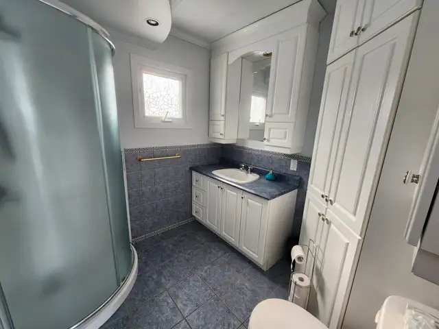 Maison avec vue panoramique sur le Fleuve (Permis CITQ 296829) in Quebec in Canada - Image 7