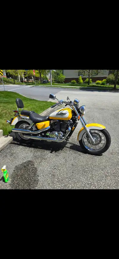 Moto Honda Shadow ACE 1996 acheter en 1997 a 8000 KL et je l'ai depuis ce temps ,en tres bonne condi...