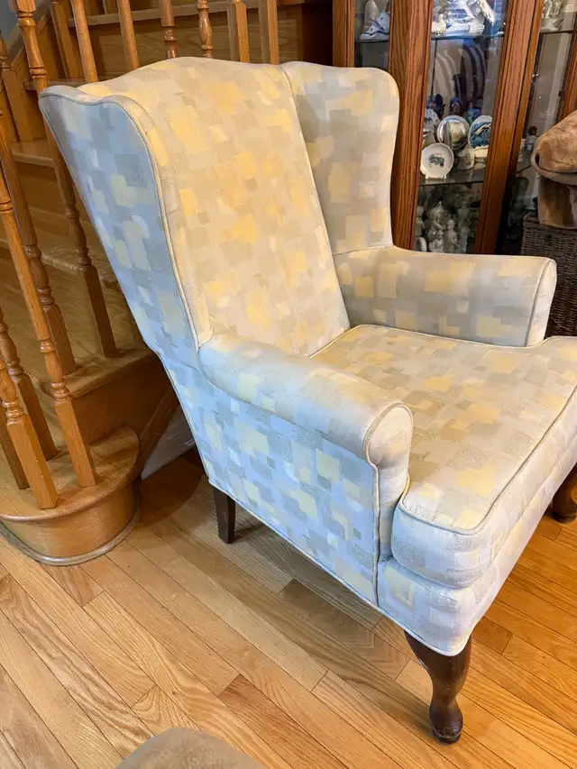 Accent Chair in Chairs & Recliners in Markham / York Region - Image 4