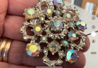 Broche in rhinestone