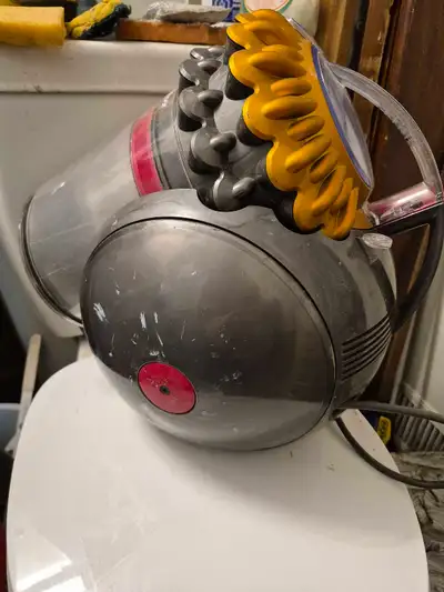 Price: best offer and negotiable. Kiji algotitam did estimaye this vacuum cleaner for: $175, but you...
