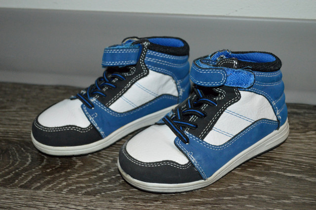Toddler boys shoes, size 9 , very good in Clothing - 3T in Winnipeg