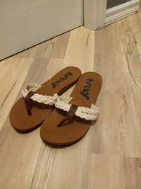 Size 6 Reed sandals