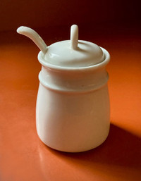 NEW WHITE CHINA 1.25 CUP CONDIMENT JAR w SPOON & LID