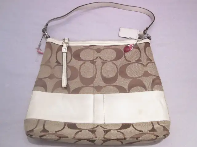 Sacs à main COACH authentiques in Women's - Bags & Wallets in City of Montréal - Image 9