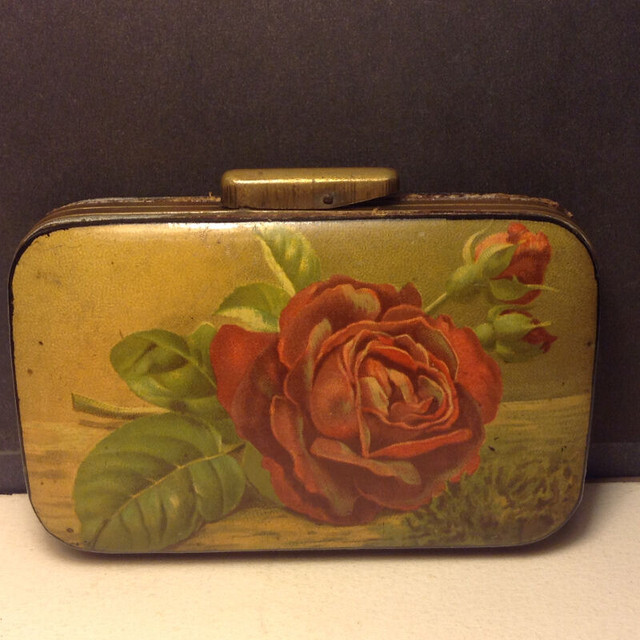 ANTIQUE COIN PURSE / WALLET in Arts & Collectibles in Vancouver