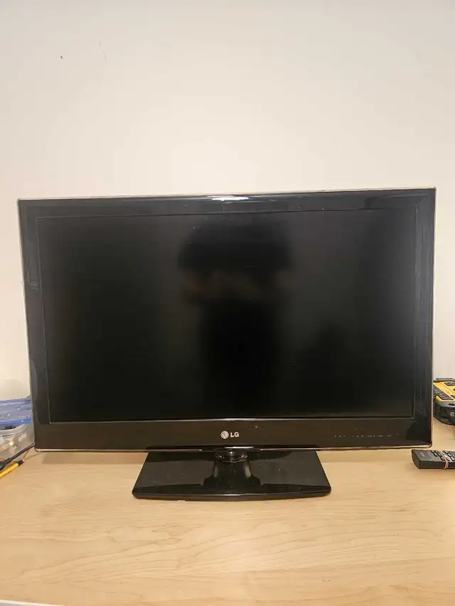 LG 32LV2500 32" Tv in TVs in Ottawa - Image 2