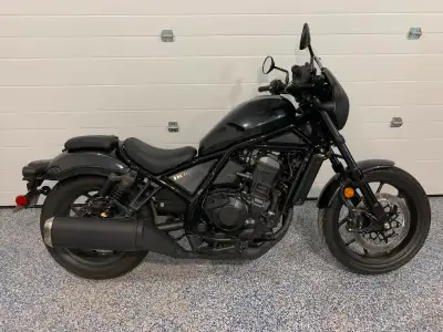 Low mileage, great bike for sale. Includes windshield and cruise control. Bike is located in Fairmon...