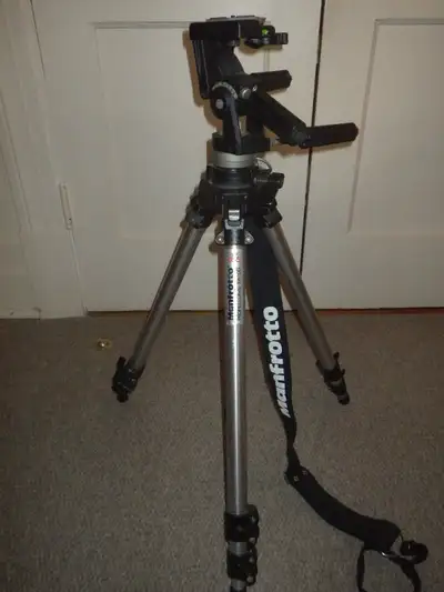 TRÉPIED MANFROTTO PRO MODÈLE 055 AVEC ROTULE MANFROTTO MODÈLE 029 MANFROTTO PRO TRIPOD MODEL 055 WIT...