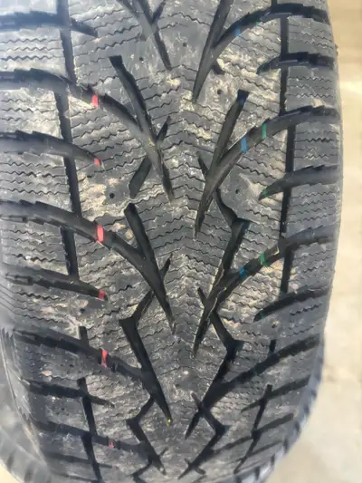 Used one winter- 4000km like new Tread depth 11/32 No plugs or patches came off a 2013 Honda civic A...