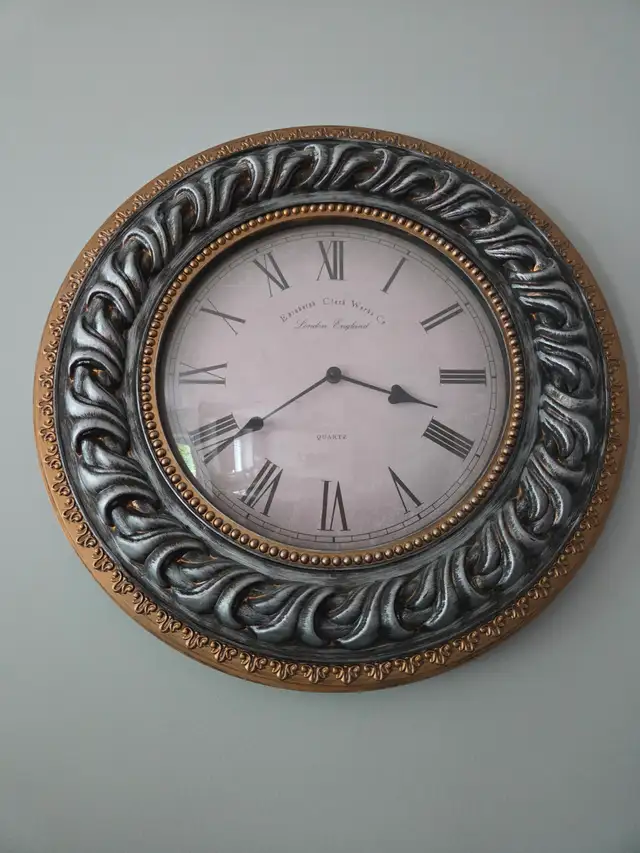 Wall Clock in Home Décor & Accents in Cambridge - Image 2