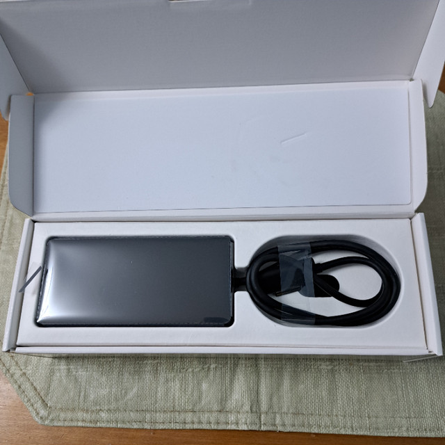 Microsoft Surface Dock2 in iPads & Tablets in North Bay - Image 2
