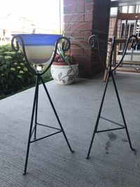 2 Outdoor metal stands with 1 glass for tealight candles