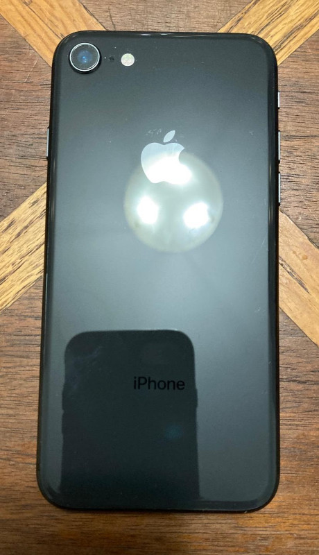 Unlocked Space Gray 64 GB iPhone 8 (MQ6G2VC/A) with Case in Cell Phones in Ottawa - Image 4