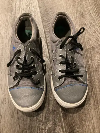 Grey kids shoes with laces (size 12), View more