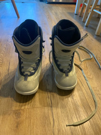 Size 8 women’s snowboard boots