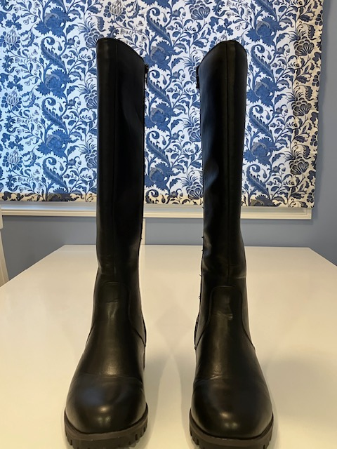 Women's Back Leather High Top Winter boots in Women's - Shoes in Edmonton - Image 6