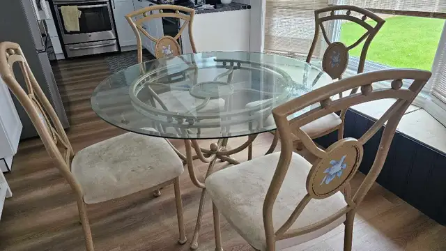 Glass Dining Table Set in Dining Tables & Sets in Hamilton - Image 4